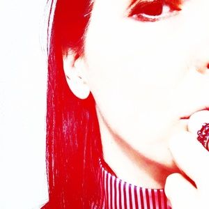 Meet your Posher, Larissa